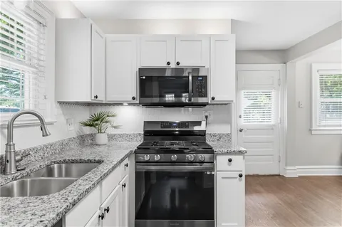 $430,000 | 6815 Lamar Avenue, Overland Park, KS 66204