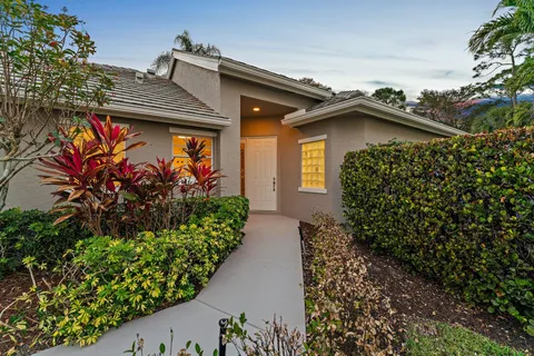 $1,079,000 | 600 Masters Way, Palm Beach Gardens, FL 33418