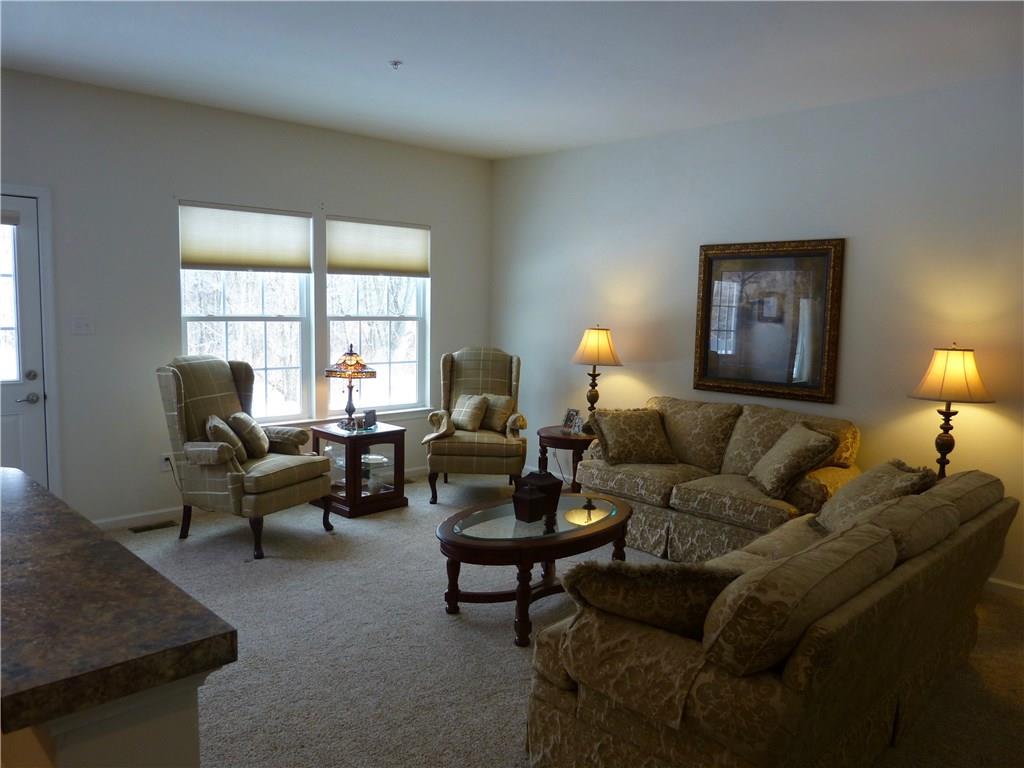 306 Maple Ridge Drive Canonsburg, PA 15317 - Photo 5 of 25 Living Room