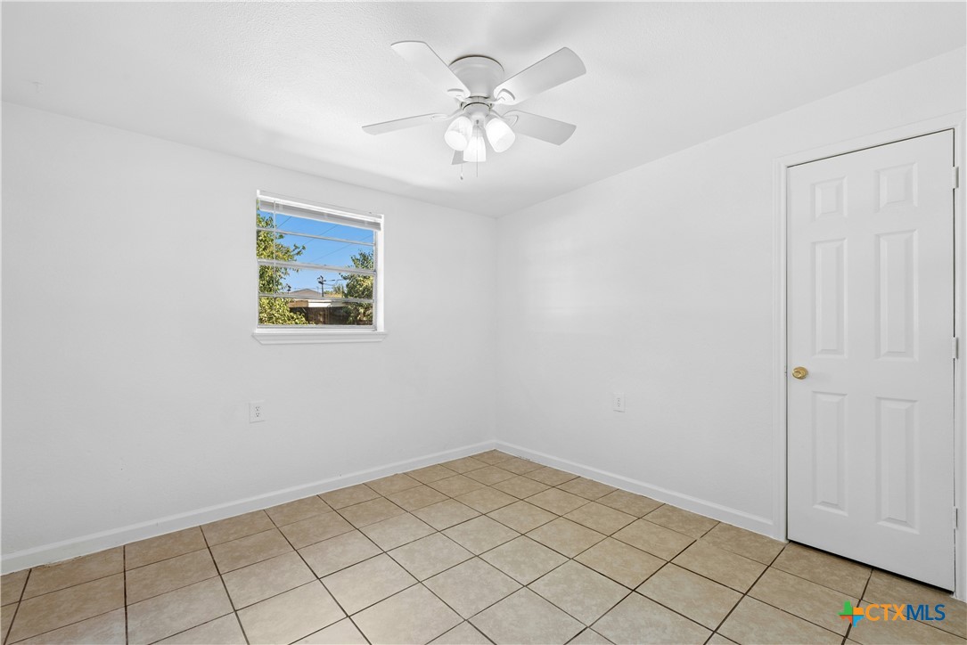 1007 Hackberry Street San Marcos, TX 78666 - Photo 15 of 36 a view of an empty room