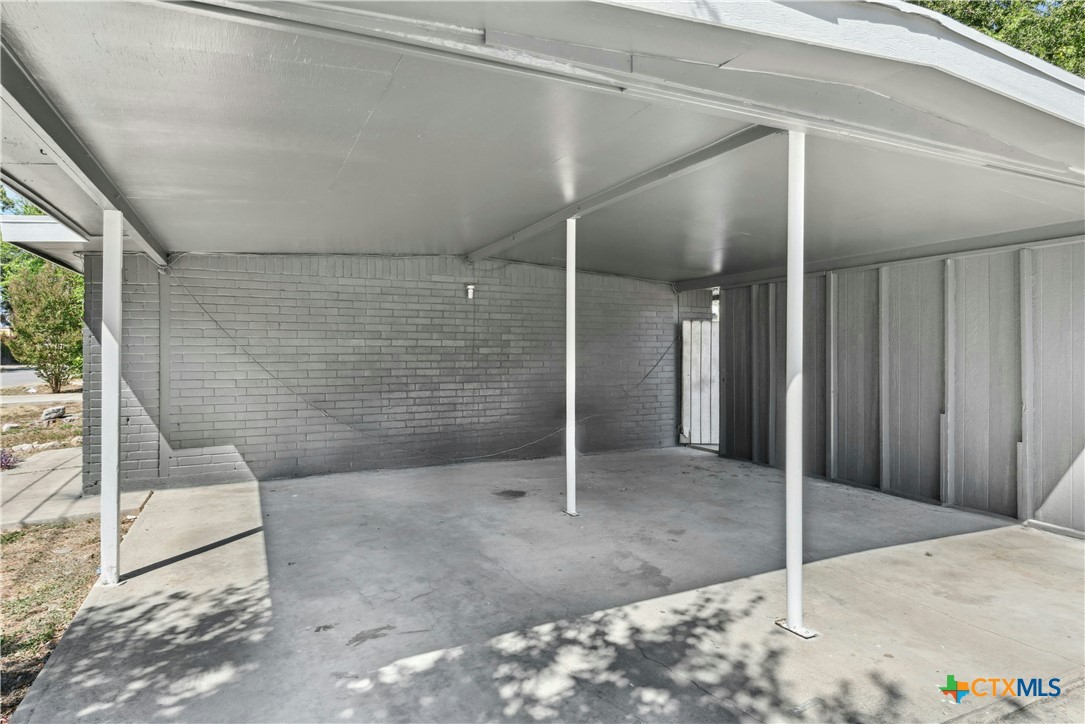 1007 Hackberry Street San Marcos, TX 78666 - Photo 23 of 36 a view of an empty room