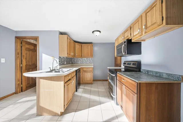 $260,000 | 24 Etta Lane, Unit 3, Weare, NH 03281