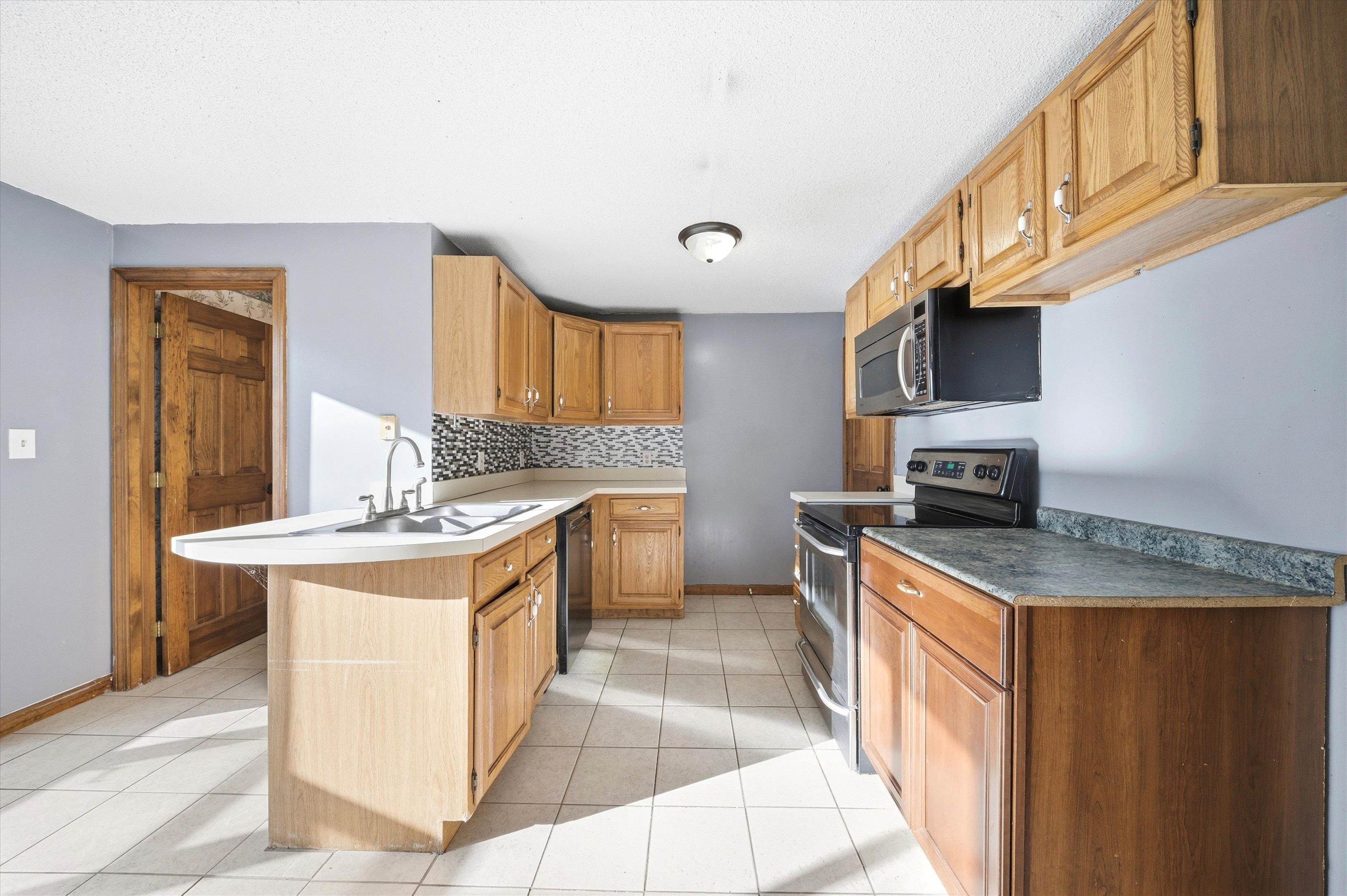 24 Etta Lane, Unit 3 Weare, NH 03281 - Photo 7 of 25