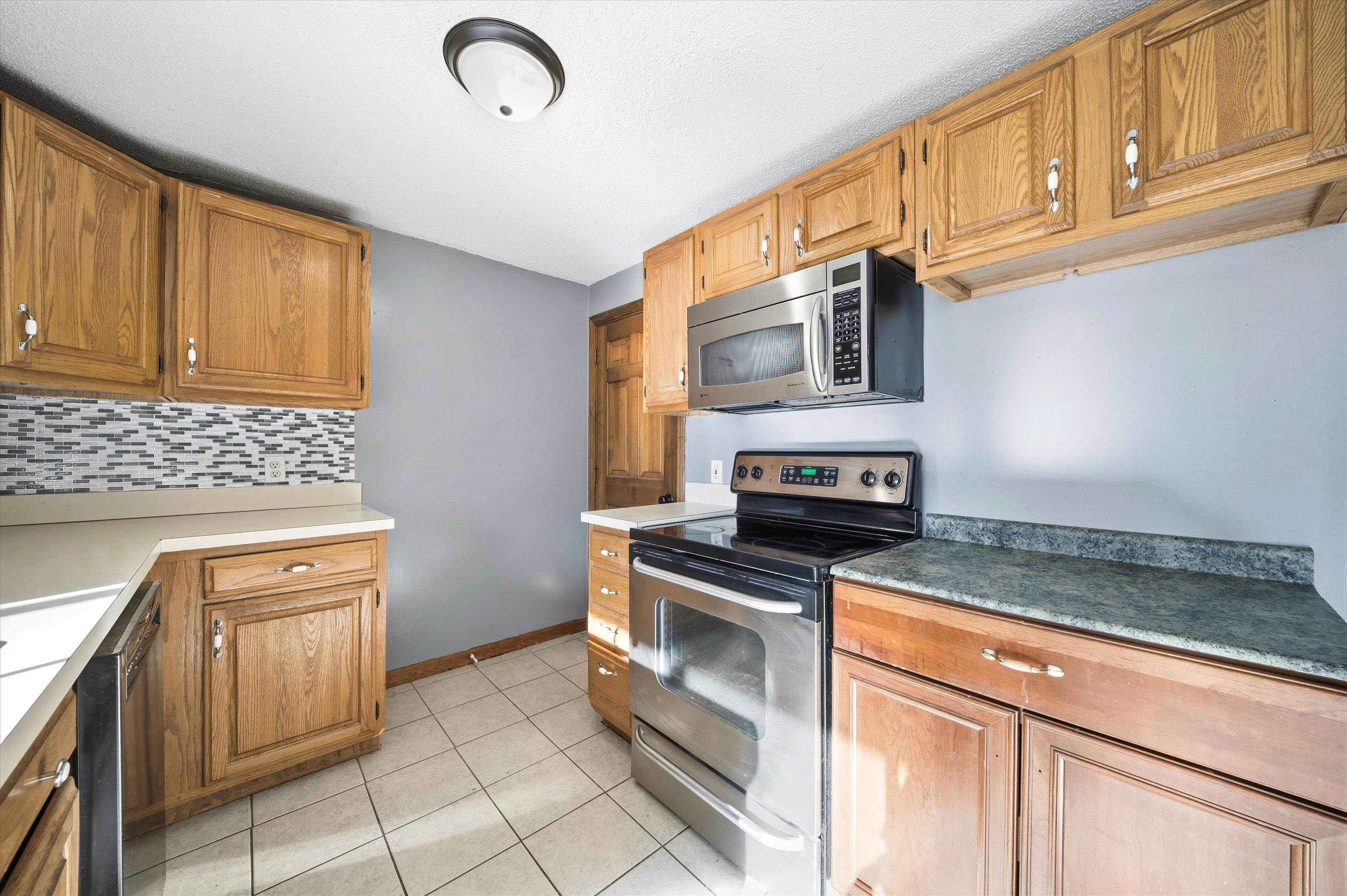 24 Etta Lane, Unit 3 Weare, NH 03281 - Photo 8 of 25