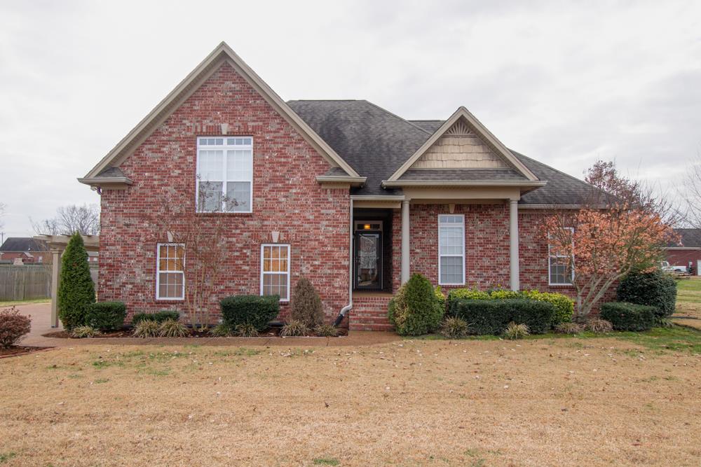 605 Lee Road Lebanon, TN 37087 - Photo 1 of 30 a front view of a house with garden