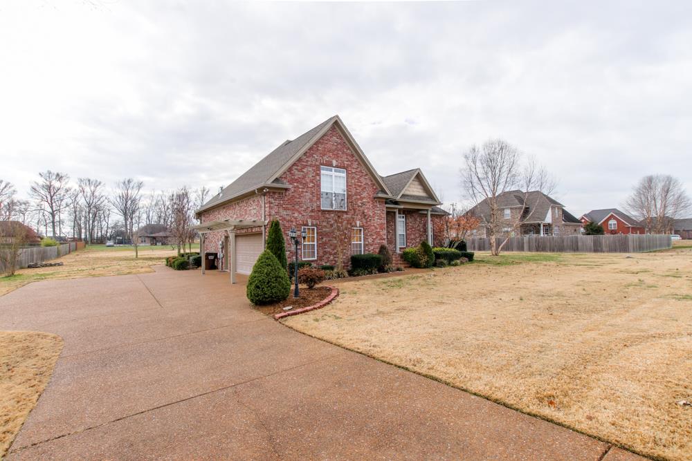 605 Lee Road Lebanon, TN 37087 - Photo 2 of 30 a view of a house with entertaining space