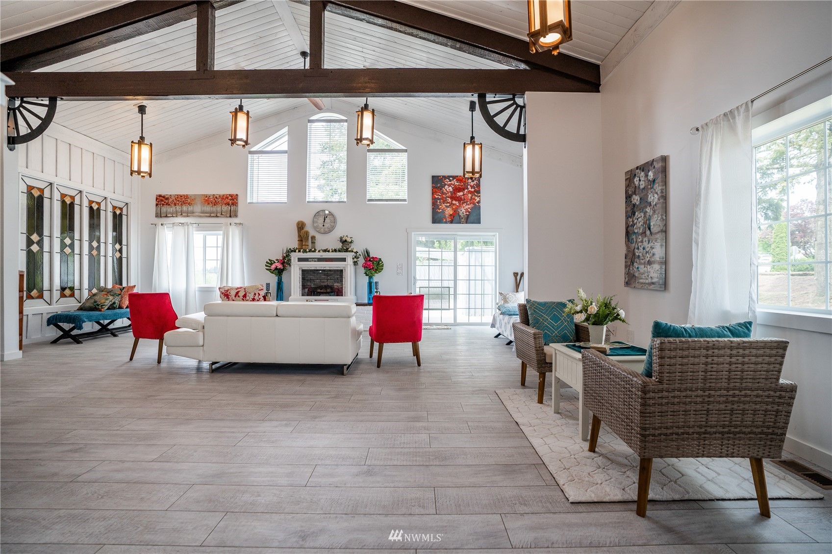 3114 Jackson Highway Chehalis, WA 98532 - Photo 11 of 40 a living room with furniture and a potted plant