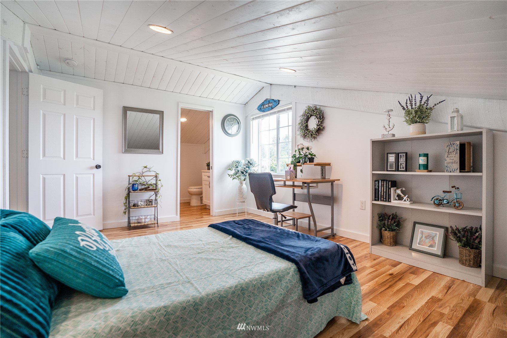 3114 Jackson Highway Chehalis, WA 98532 - Photo 31 of 40 a bedroom with a bed and a bookshelf