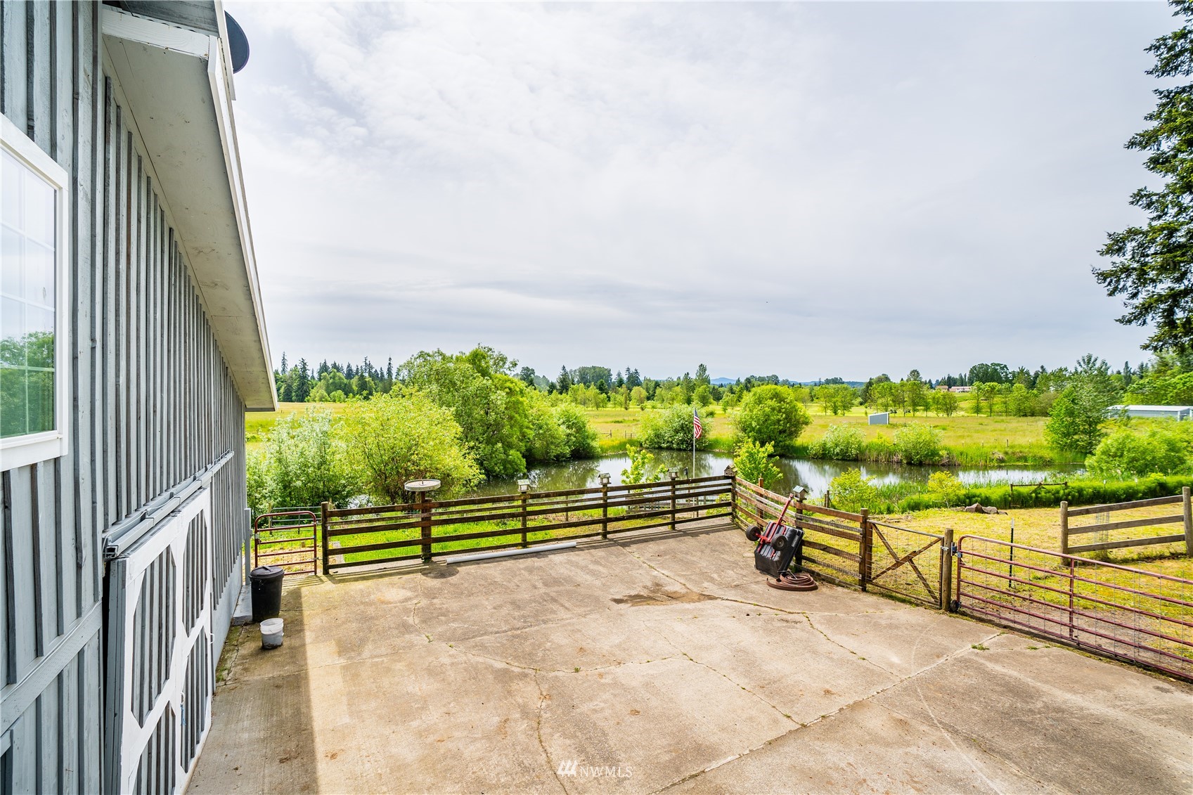 3114 Jackson Highway Chehalis, WA 98532 - Photo 40 of 40 a view of a garden with an outdoor space