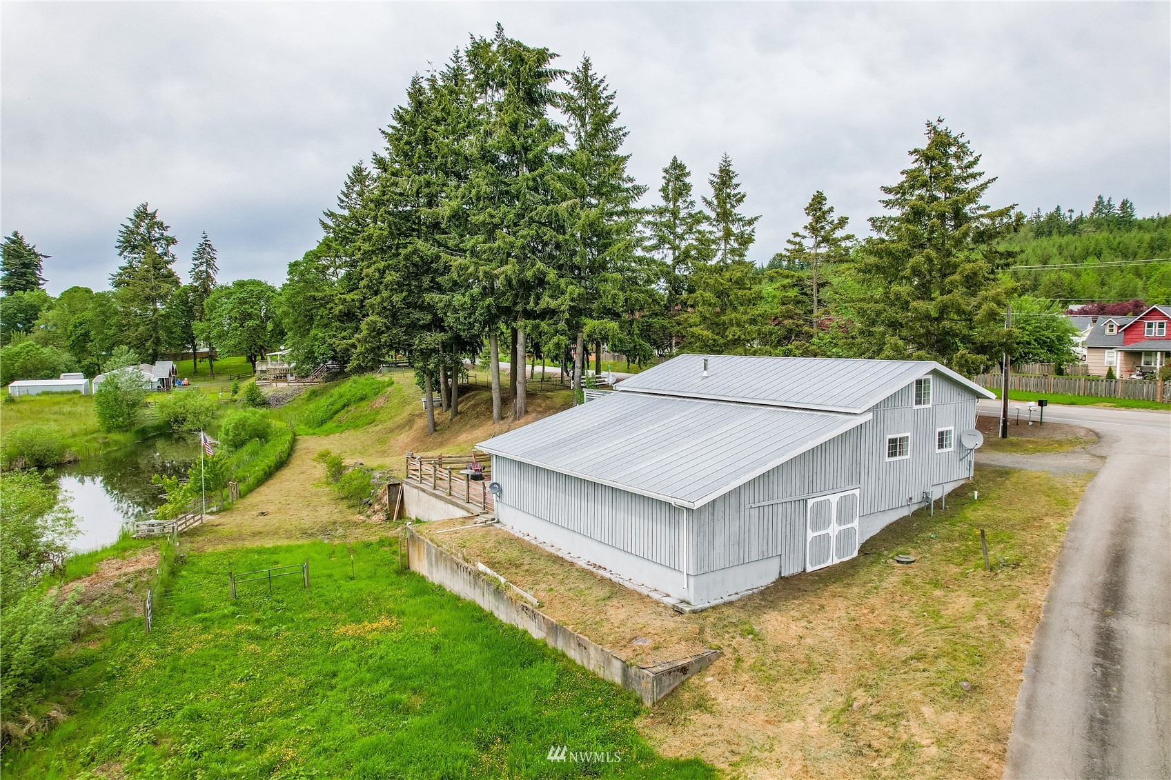 3114 Jackson Highway Chehalis, WA 98532 - Photo 4 of 40 a view of a house with pool and a yard
