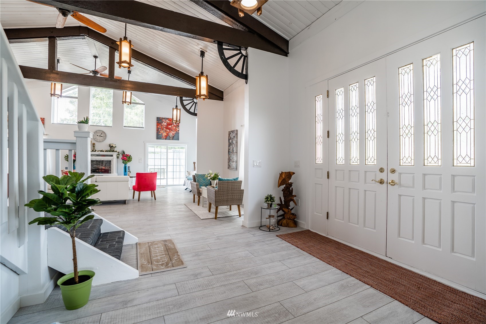 3114 Jackson Highway Chehalis, WA 98532 - Photo 9 of 40 a room with furniture and a potted plant