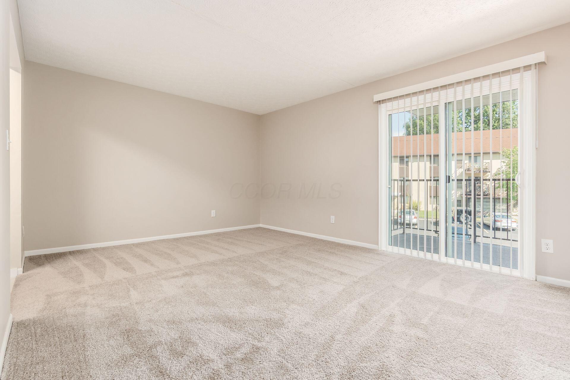 3939 Karl Road, Unit 222 Columbus, OH 43224 - Photo 5 of 31 Living Room