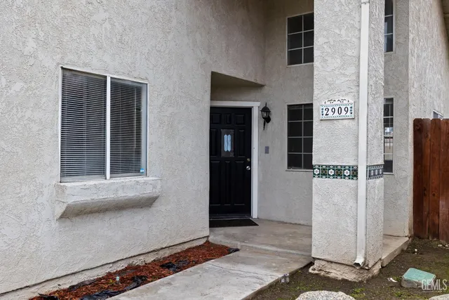 a view of an entryway of house