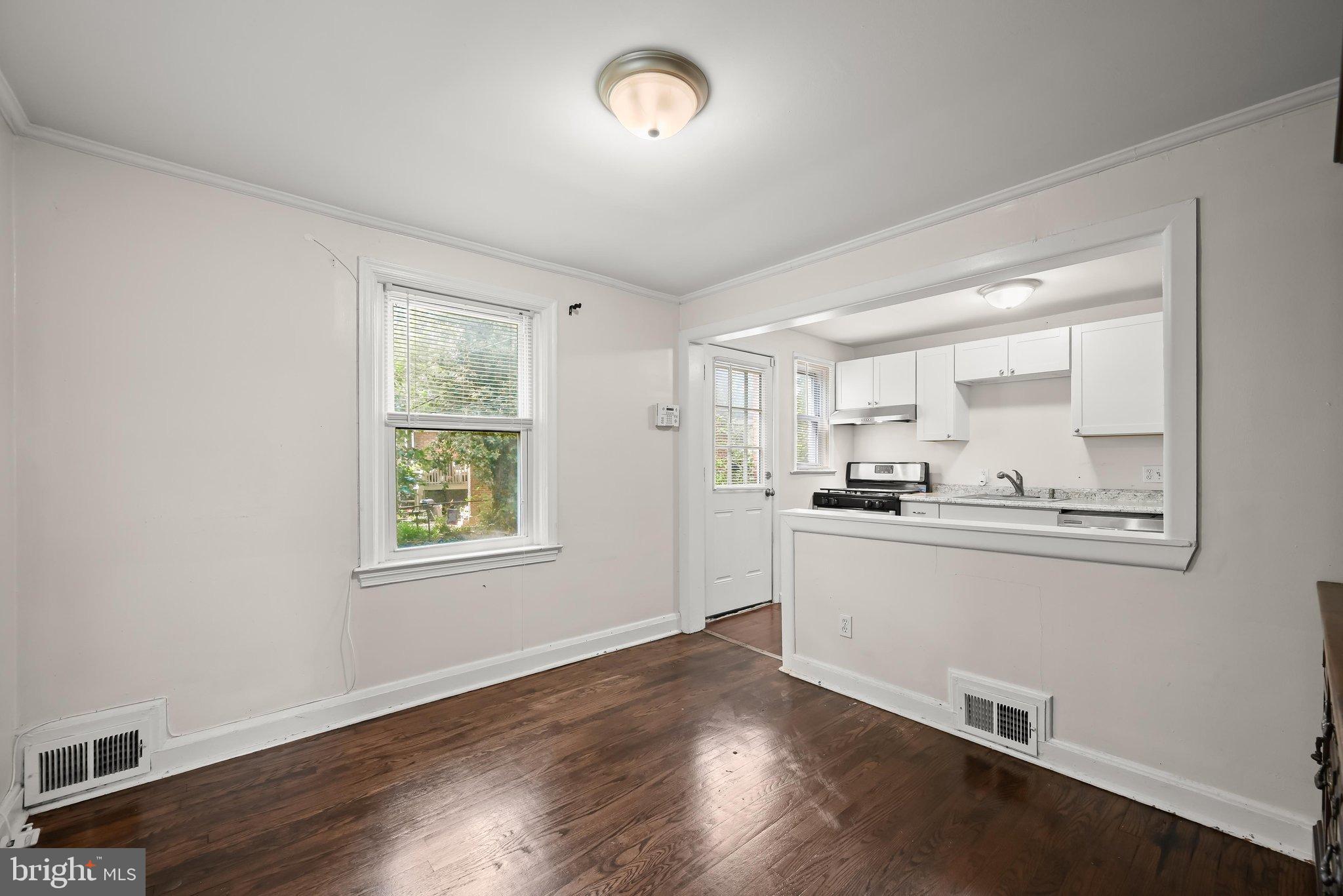 5104 Sunset Road Baltimore, MD 21215 - Photo 8 of 32 Dining Room