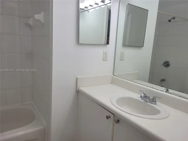 $1,950 | 7910 North Nob Hill Road, Unit 105, Tamarac, FL 33321