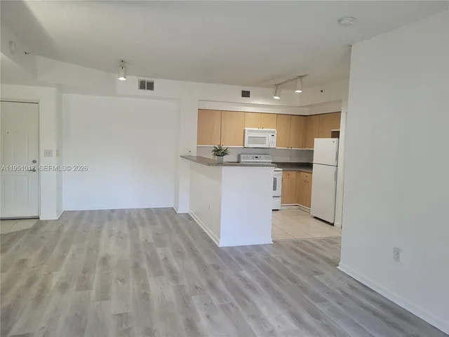 $1,950 | 7910 North Nob Hill Road, Unit 105, Tamarac, FL 33321