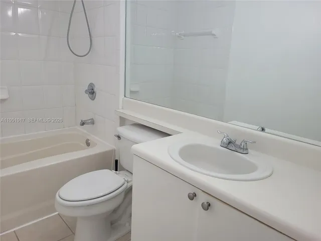 $1,950 | 7910 North Nob Hill Road, Unit 105, Tamarac, FL 33321