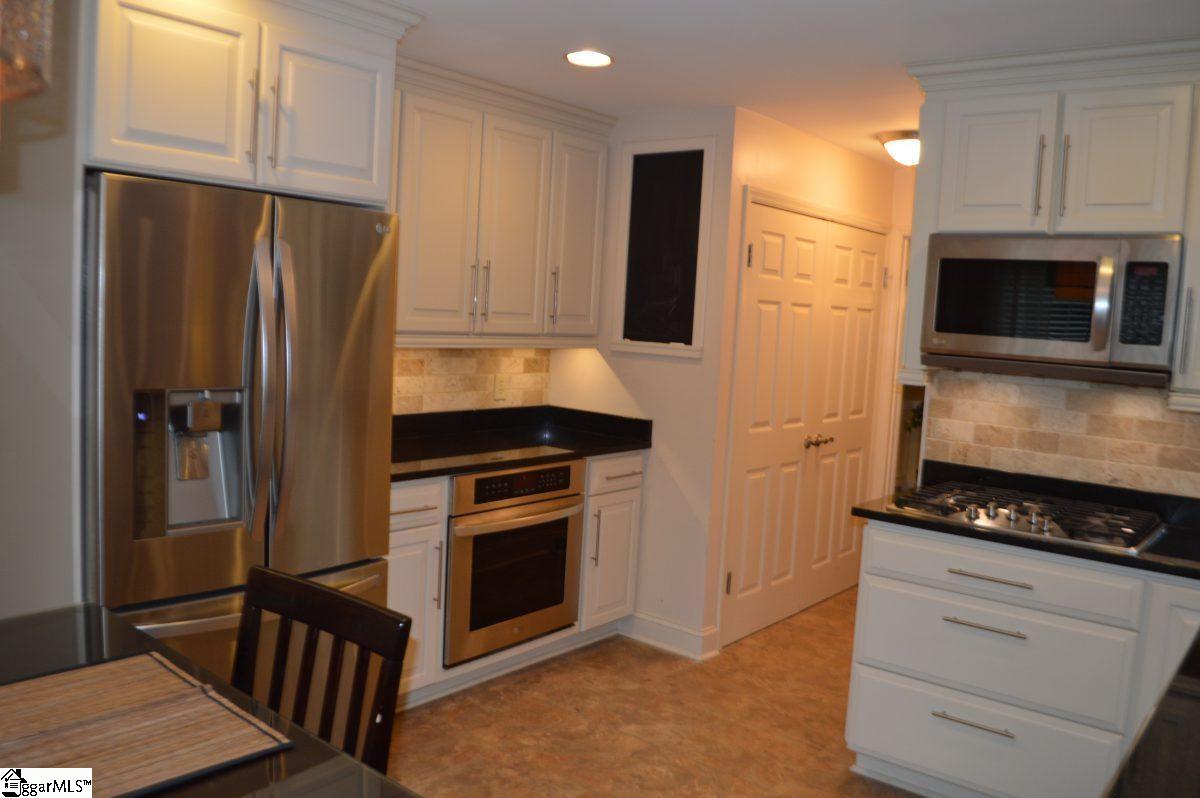 203 Sheffield Road Greer, SC 29651 - Photo 3 of 25