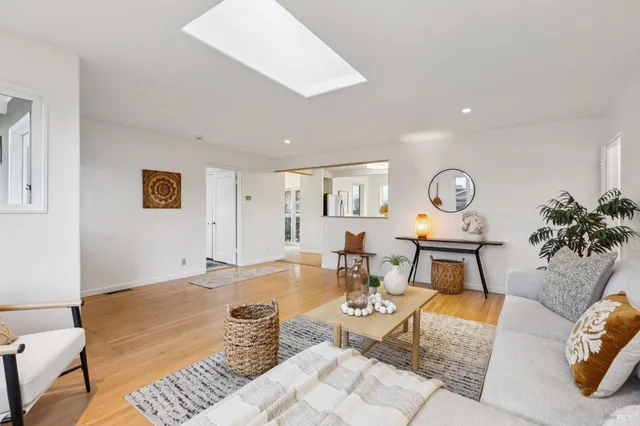 $1,049,950 | 101 Vendola Drive, San Rafael, CA 94903