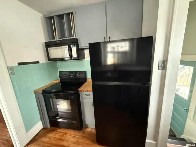 $104,500 | 1021 West Monroe Street, Springfield, IL 62704