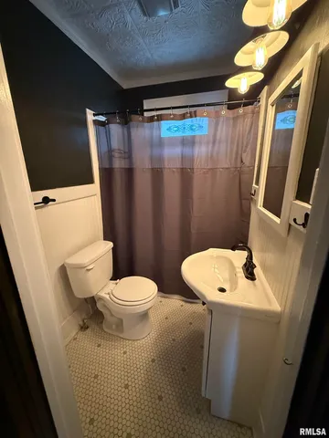 $104,500 | 1021 West Monroe Street, Springfield, IL 62704