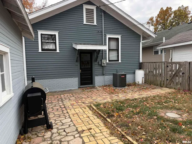 $104,500 | 1021 West Monroe Street, Springfield, IL 62704