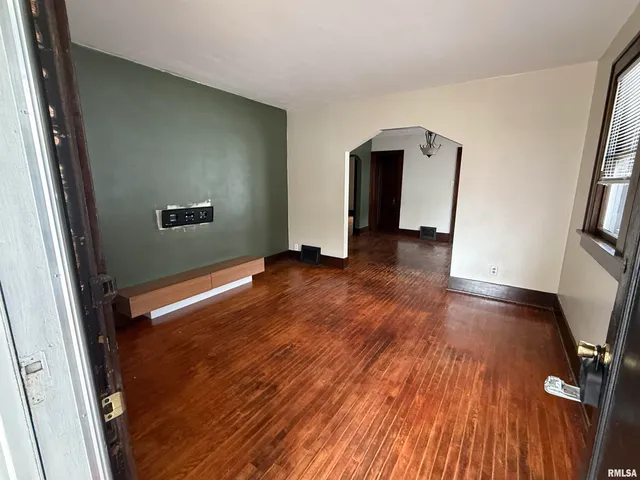 $104,500 | 1021 West Monroe Street, Springfield, IL 62704