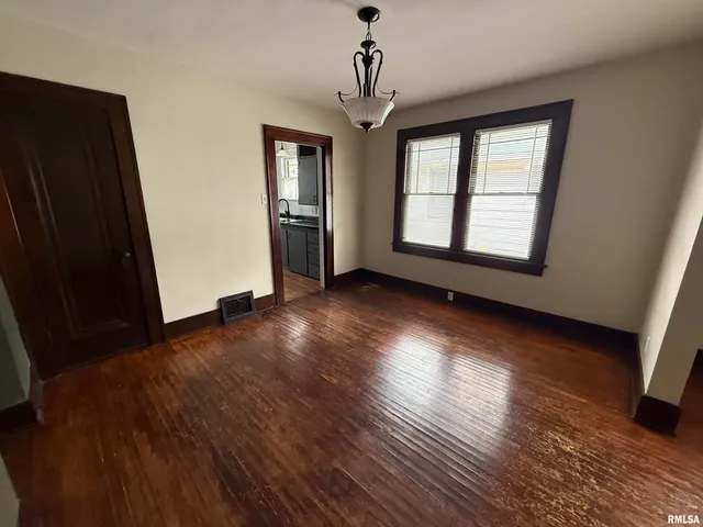 $104,500 | 1021 West Monroe Street, Springfield, IL 62704