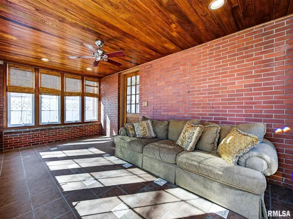 $374,900 | 745 North Academy Street, Galesburg, IL 61401