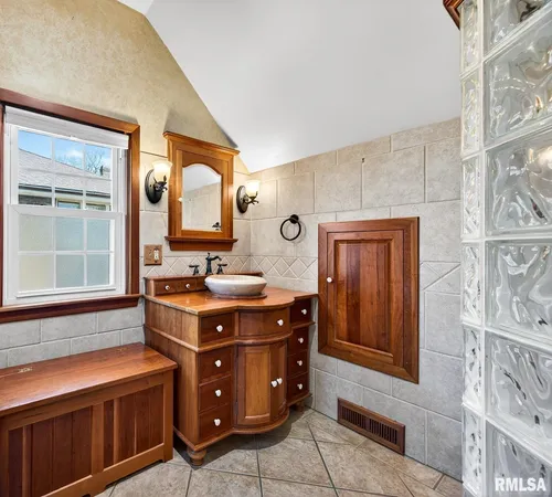 $374,900 | 745 North Academy Street, Galesburg, IL 61401