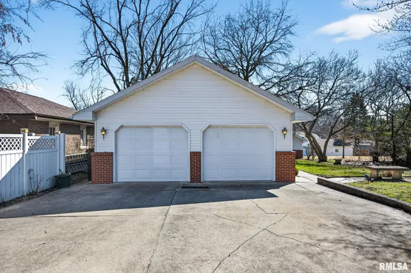 $374,900 | 745 North Academy Street, Galesburg, IL 61401