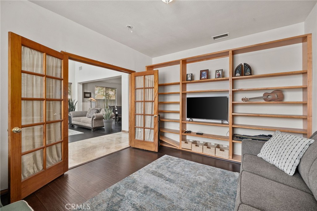 17241 Greentree Drive Riverside, CA 92503 - Photo 10 of 53