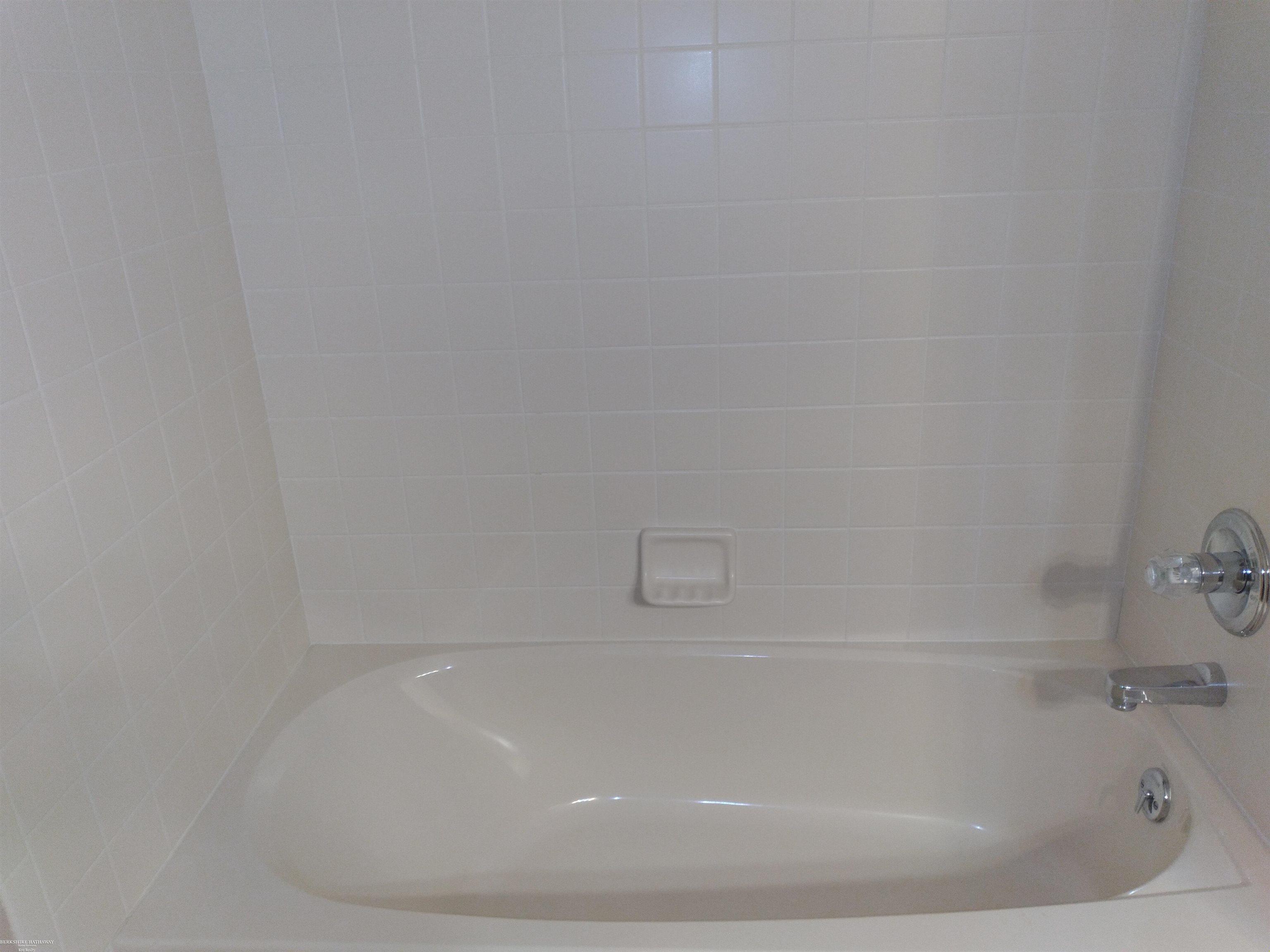 488 Newcastle Lane Romeo, MI 48065 - Photo 11 of 19 50133069-7f297bb6-2f39-4665-98a7-3584dedb4773.JPG