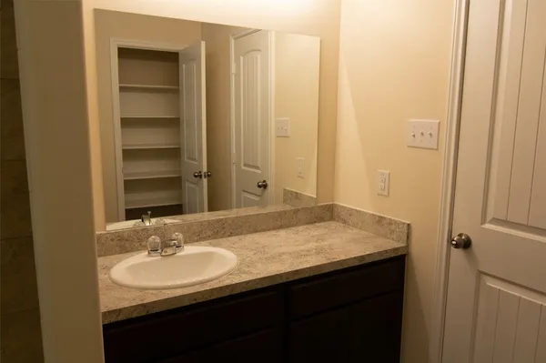 $2,090 | 926 Hidden Cove Court, La Marque, TX 77568