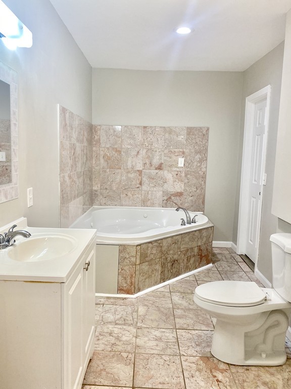 237 Commonwealth Avenue Springfield, MA 01108 - Photo 4 of 24