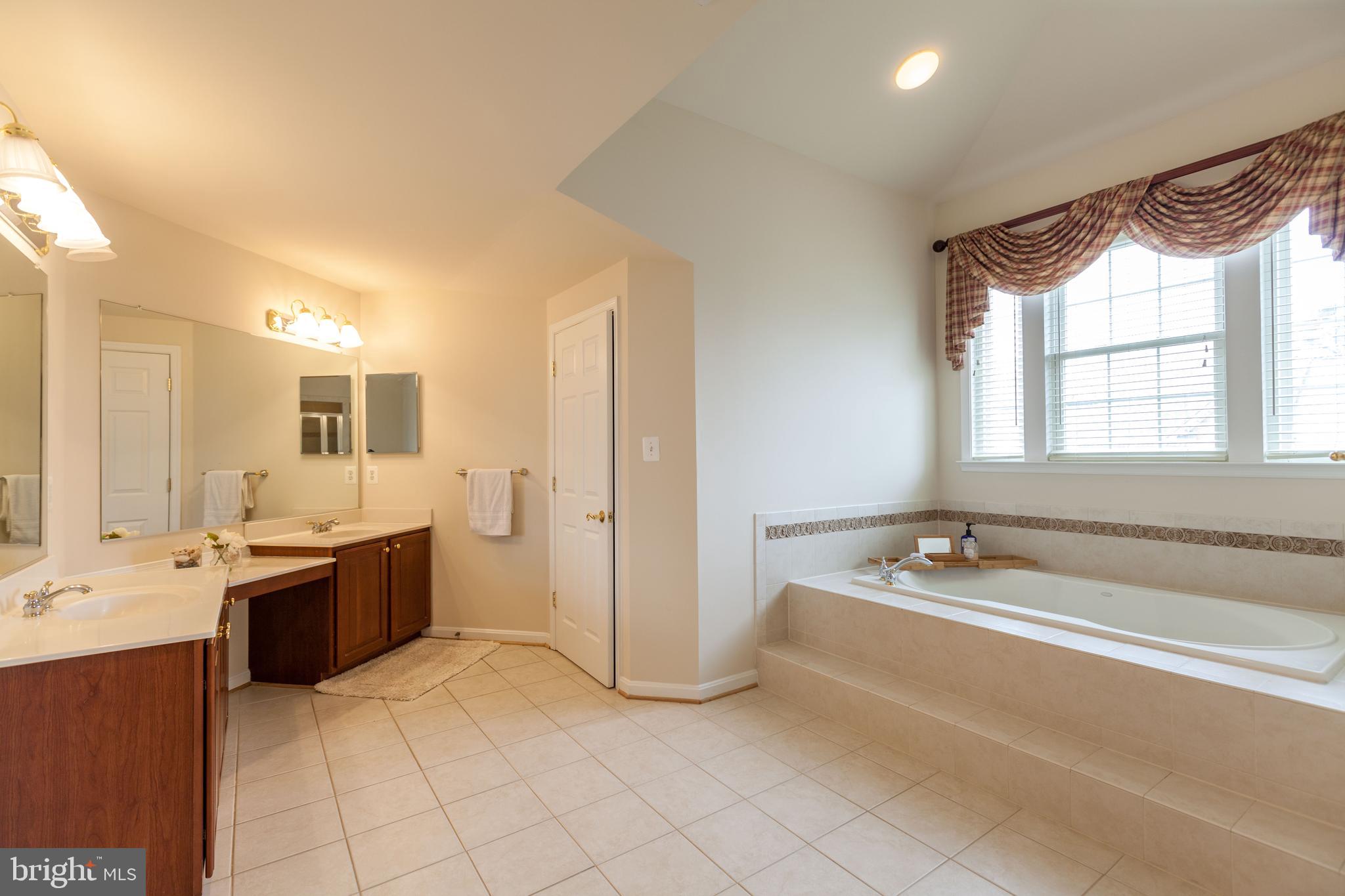 12303 Ox Ridge Road Fairfax, VA 22033 - Photo 32 of 60