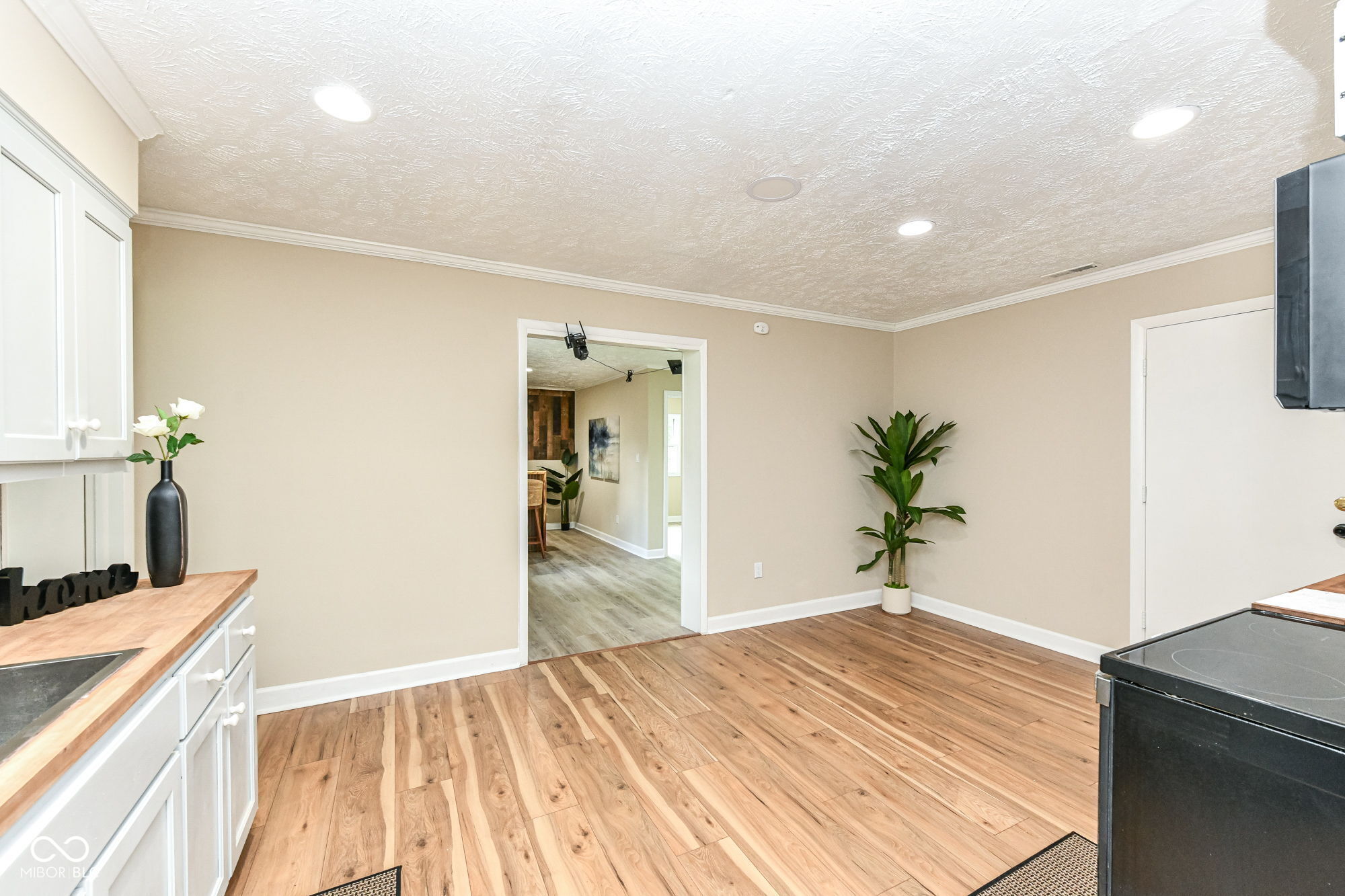 651 Fabyan Road Indianapolis, IN 46217 - Photo 12 of 33 Gallery Image 12