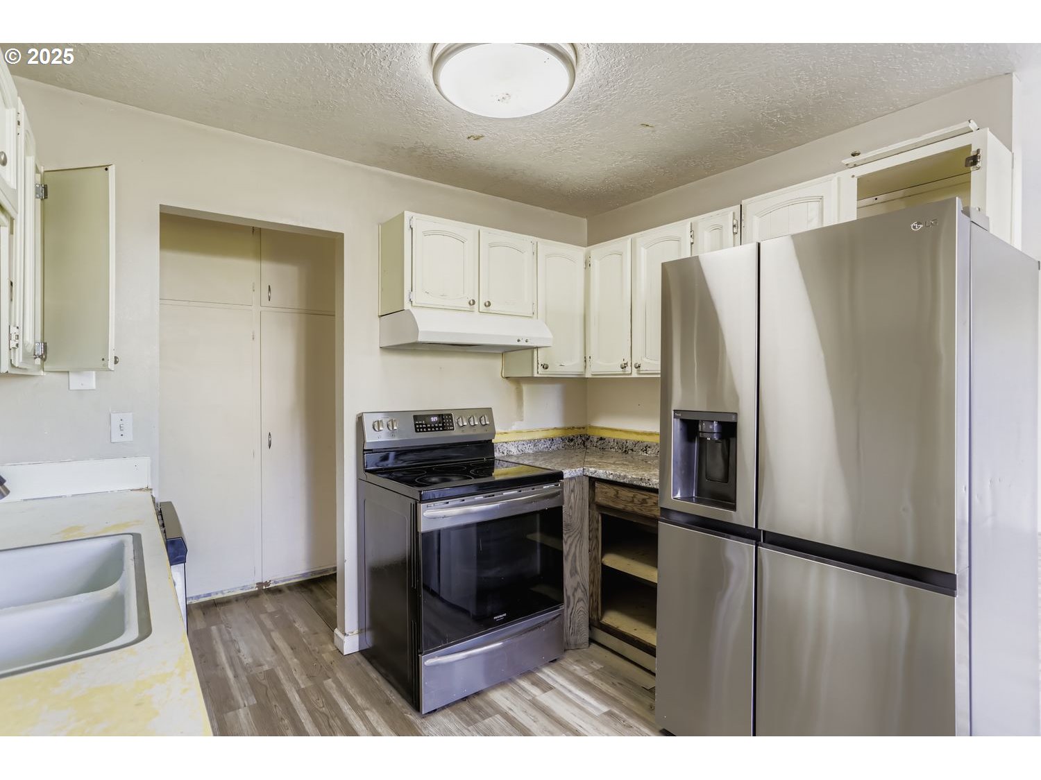 6524 Southeast 86th Avenue Portland, OR 97266 - Photo 12 of 30 a kitchen with stainless steel appliances a refrigerator a stove a sink and a refrigerator