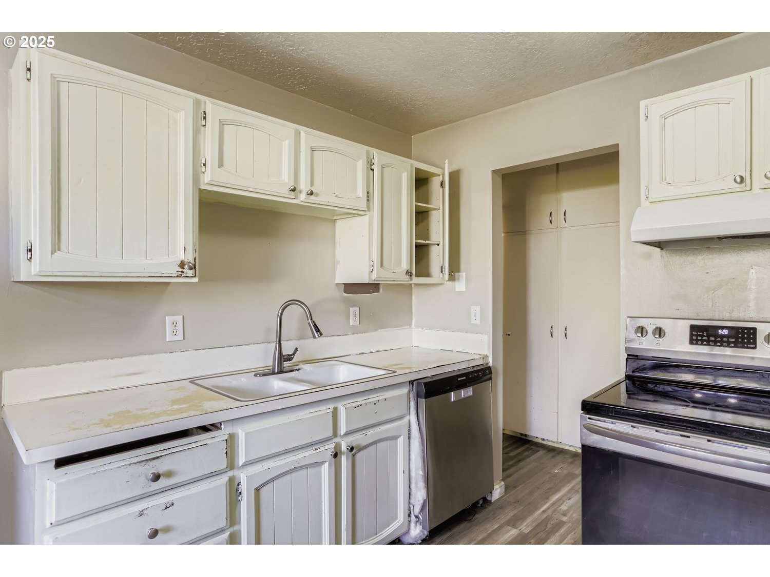 6524 Southeast 86th Avenue Portland, OR 97266 - Photo 13 of 30 a kitchen with stainless steel appliances granite countertop a sink stove and cabinets