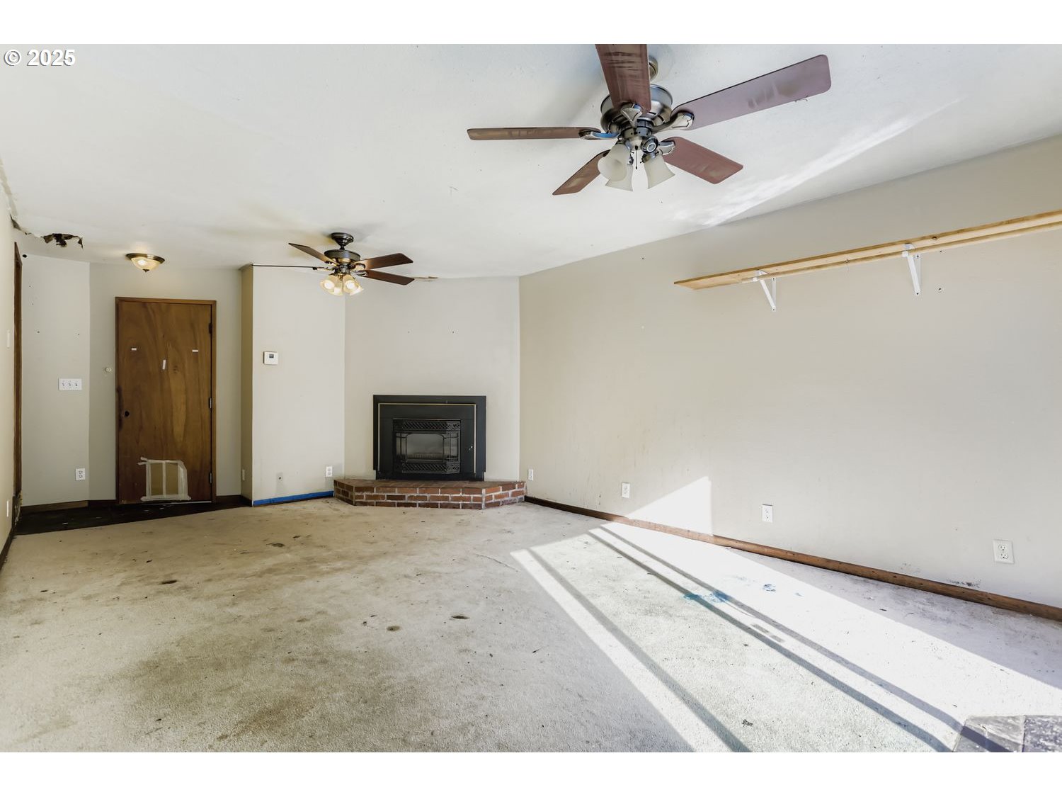 6524 Southeast 86th Avenue Portland, OR 97266 - Photo 17 of 30 a view of an empty room with a ceiling fan