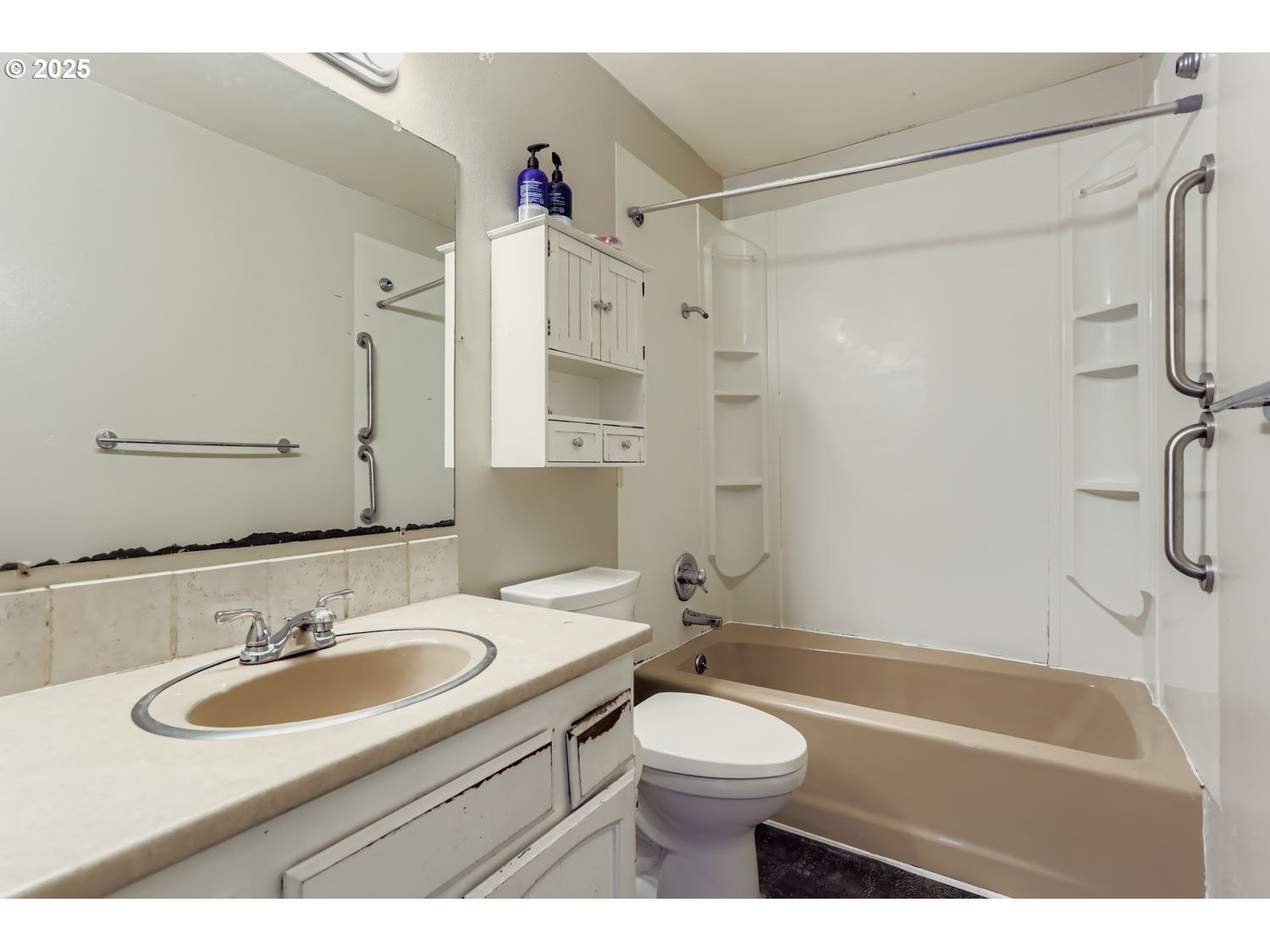6524 Southeast 86th Avenue Portland, OR 97266 - Photo 21 of 30 a bathroom with a sink a toilet and a bathtub