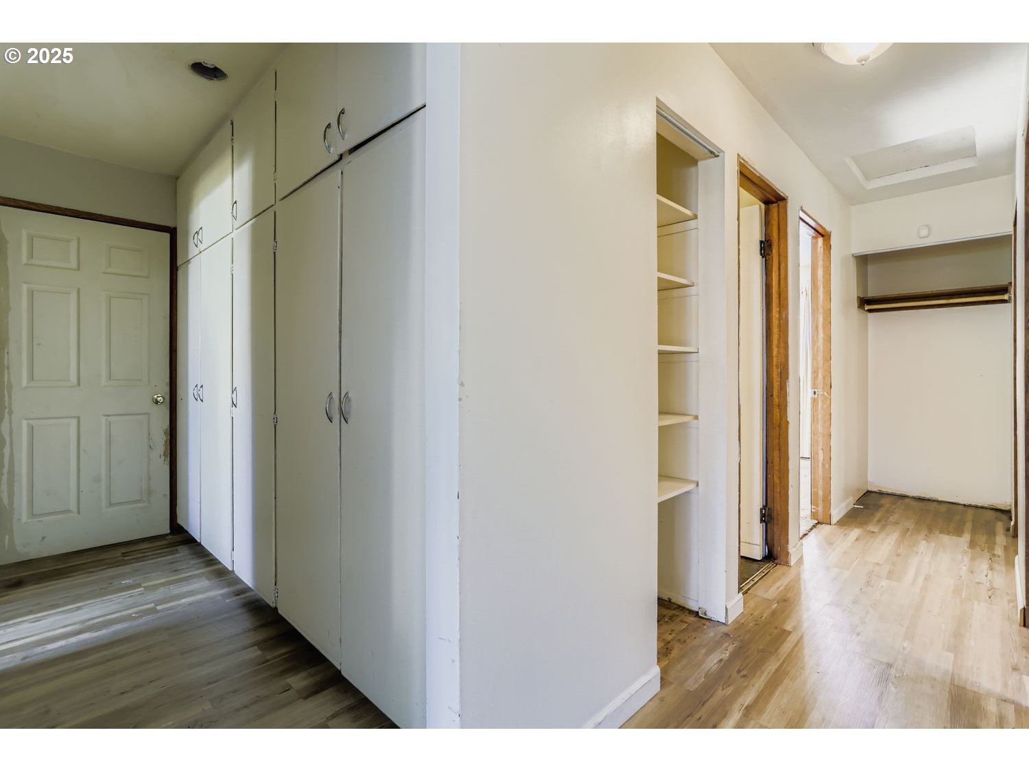 6524 Southeast 86th Avenue Portland, OR 97266 - Photo 25 of 30 a view interior of the house