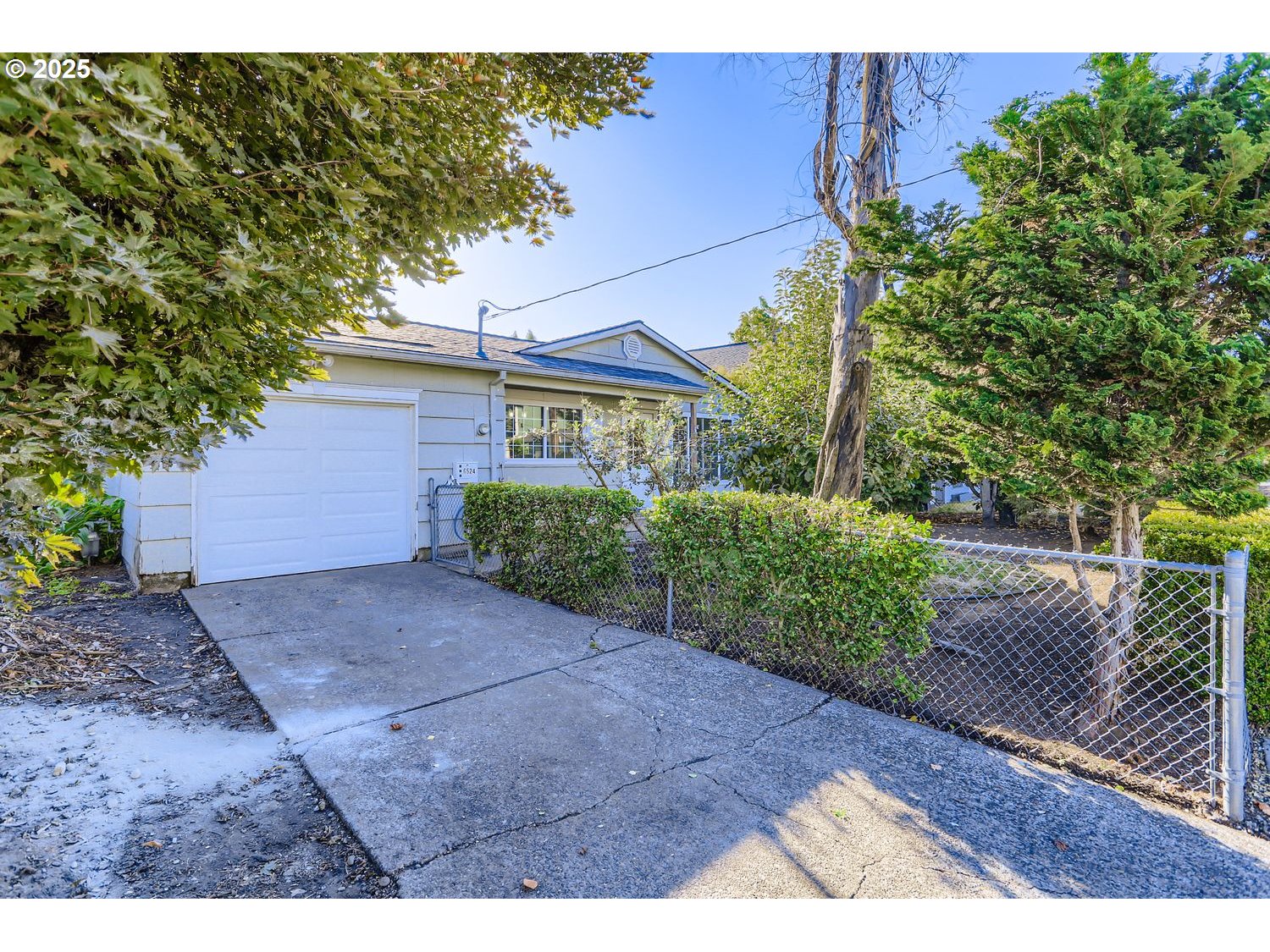 6524 Southeast 86th Avenue Portland, OR 97266 - Photo 3 of 30