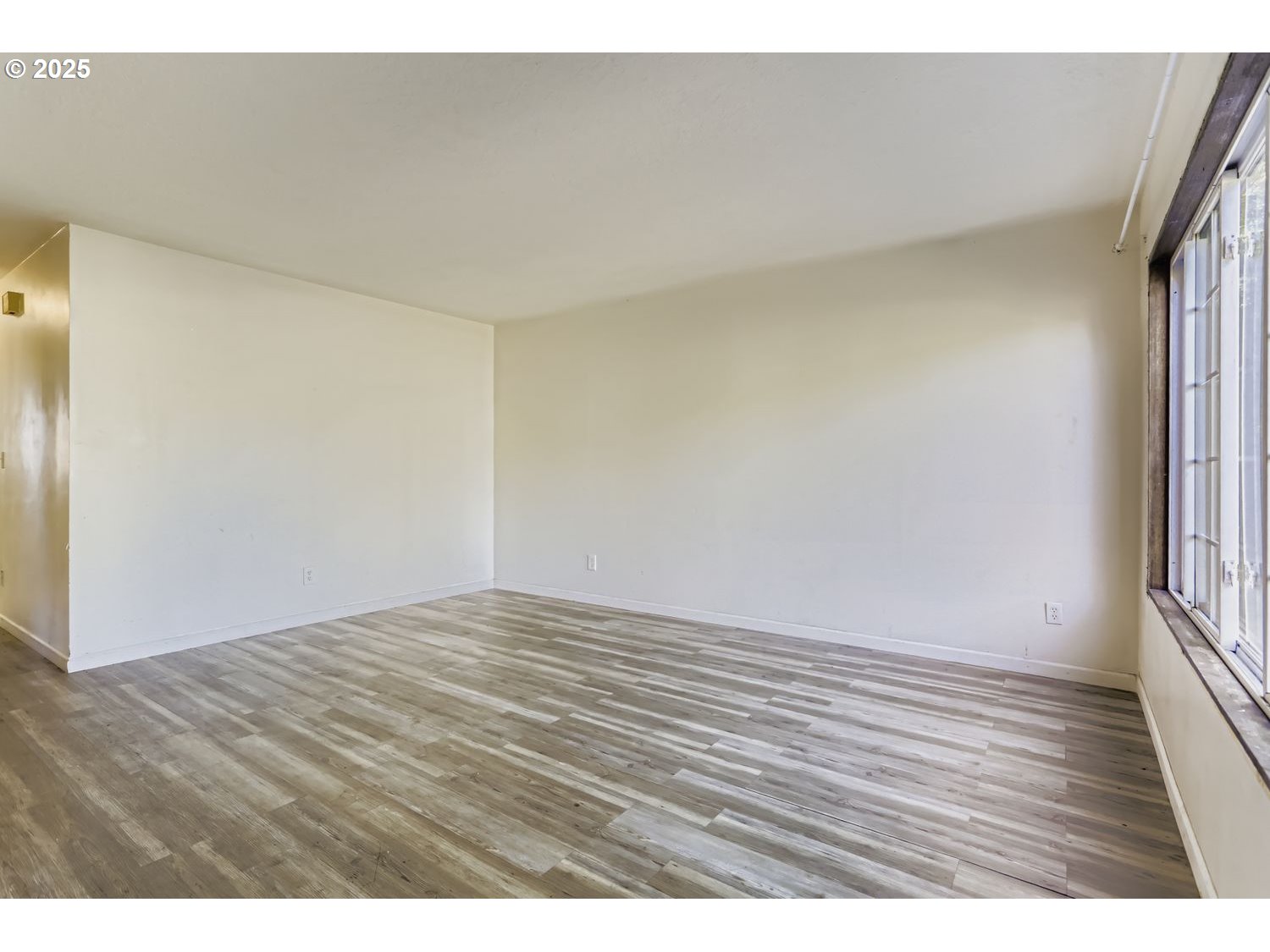 6524 Southeast 86th Avenue Portland, OR 97266 - Photo 7 of 30 a view of an empty room and wooden floor