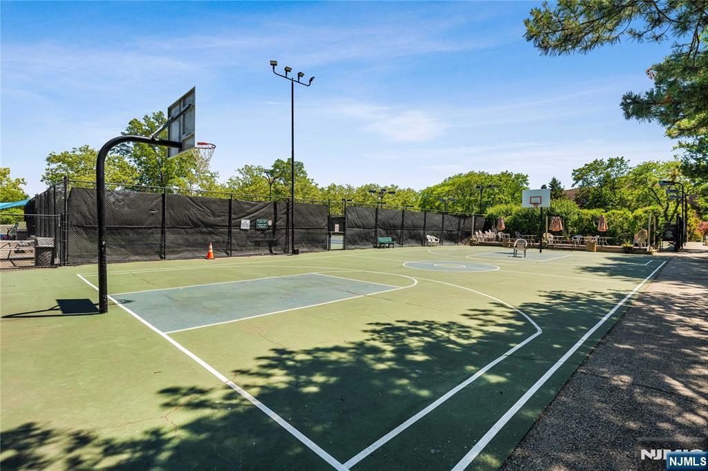 261 Sunset Key Secaucus, NJ 07094 - Photo 33 of 35
