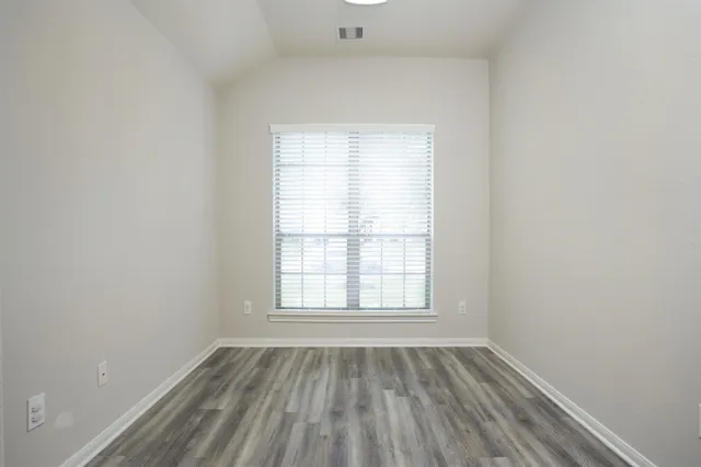 $1,800 | 384 Decoster Boulevard, Alvin, TX 77511