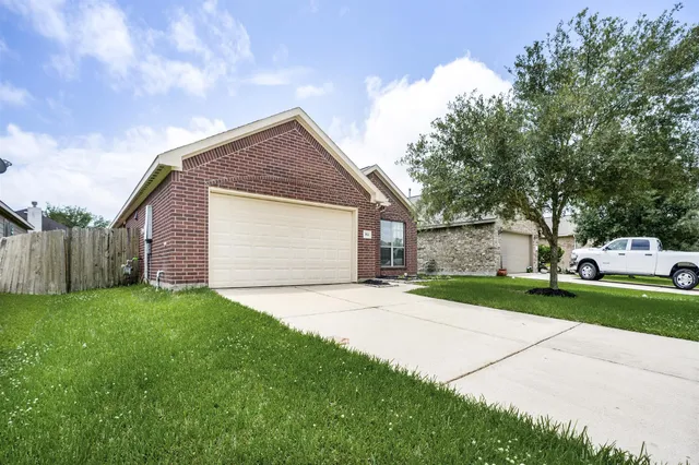 $1,800 | 384 Decoster Boulevard, Alvin, TX 77511