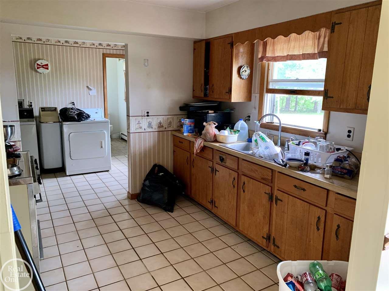 3745 Hall Croswell, MI 48422 - Photo 15 of 26 50044461-14.JPG