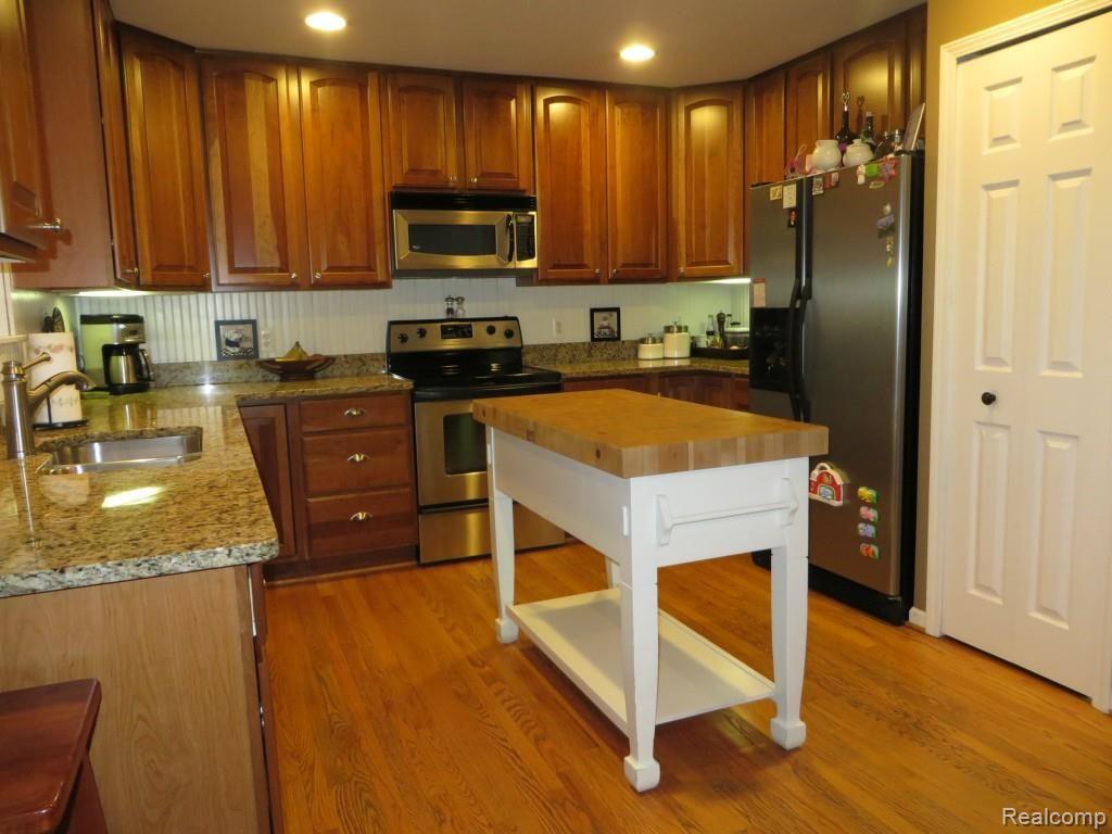 114 Woodside Road Royal Oak, MI 48073 - Photo 6 of 7 Kitchen.jpg