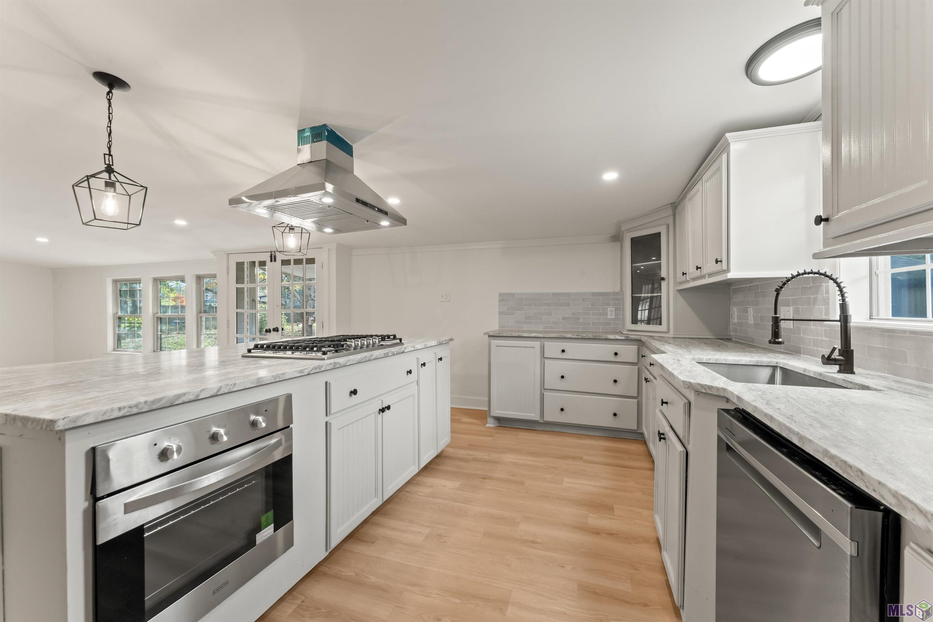 12734 Mustang Avenue Baton Rouge, LA 70818 - Photo 16 of 33 Kitchen Cooking Zone